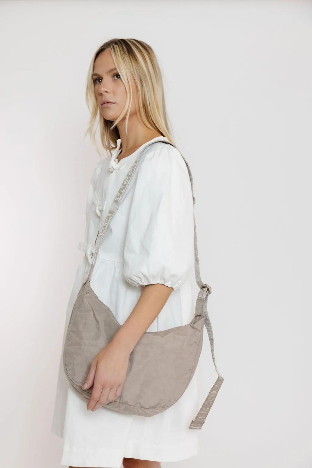 Baggu Medium Nylon Crescent Bag in Dove