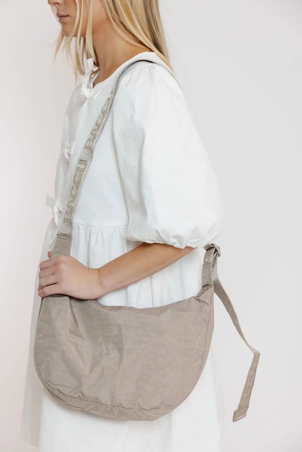 Baggu Medium Nylon Crescent Bag in Dove