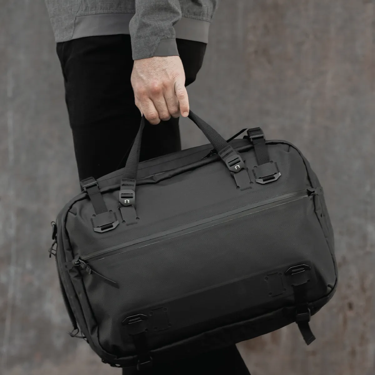 Black Ember Forge-20 | 18L Three way commuter pack