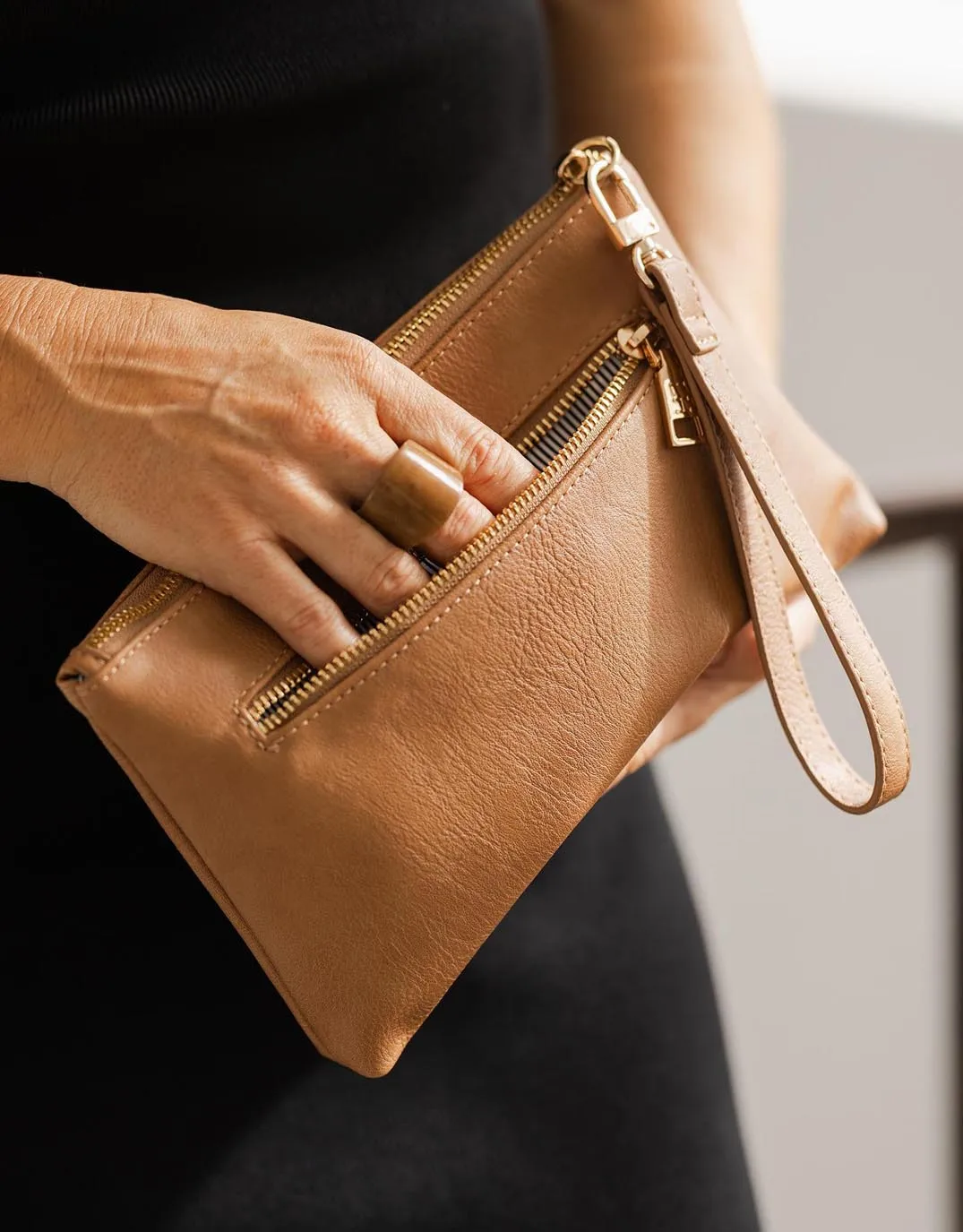 Mimi Clutch - Camel