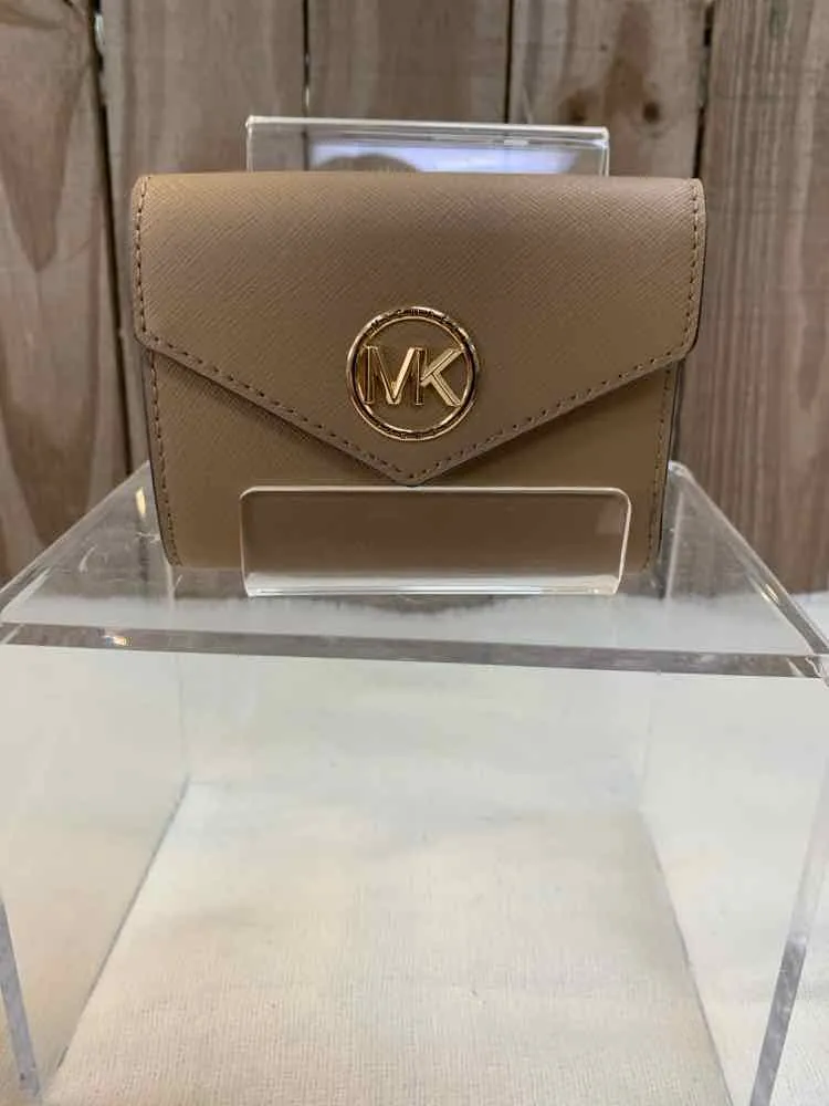 NWT MICHAEL KORS Designer Handbags TAN Purse